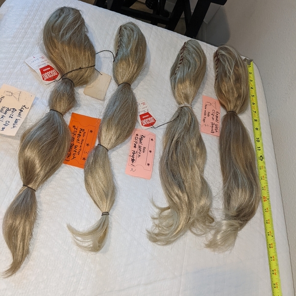 R.W. Blonde Clip in Ponytail - Picture 2 of 9